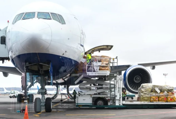 運(yùn)價(jià)飆升、運(yùn)力腰斬：中東空運(yùn)市場(chǎng)陷入停擺危機(jī)