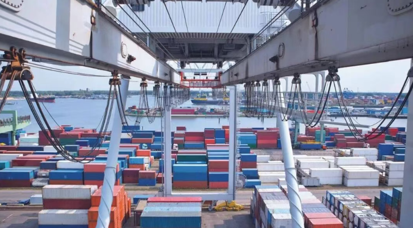 东南亚大港拥堵持续加剧！堆场利用率高企、船舶延误频发，道路限行或加剧物流瓶颈